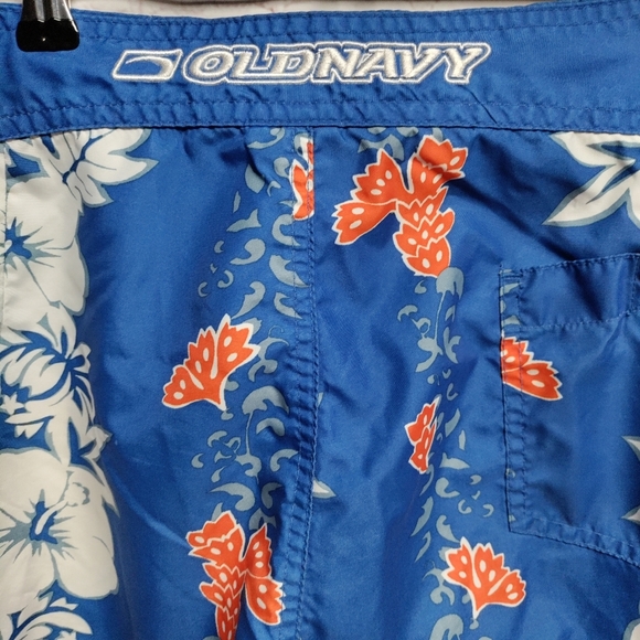 Old Navy Hawaiian print swim trunks. Large. READ DESCRIPTION. 717 - Picture 4 of 9